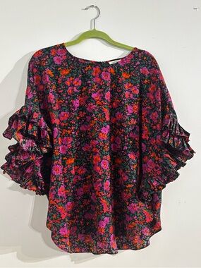 NWT Jodifl Dark Floral Print Ruffle Trim Batwing Sleeve Blouse M